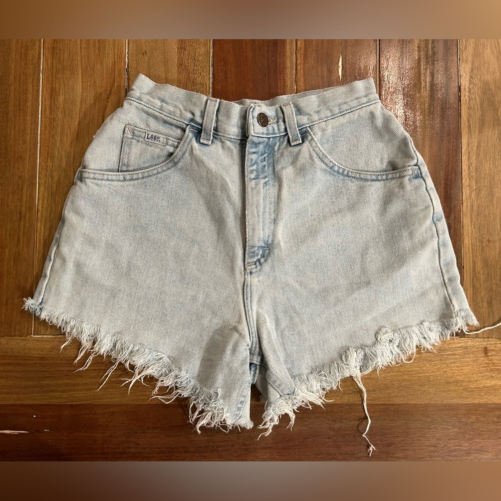 VINTAGE LEE | Wonderfully Aged High Waisted Cut Off Denim Shorts‎ SM
